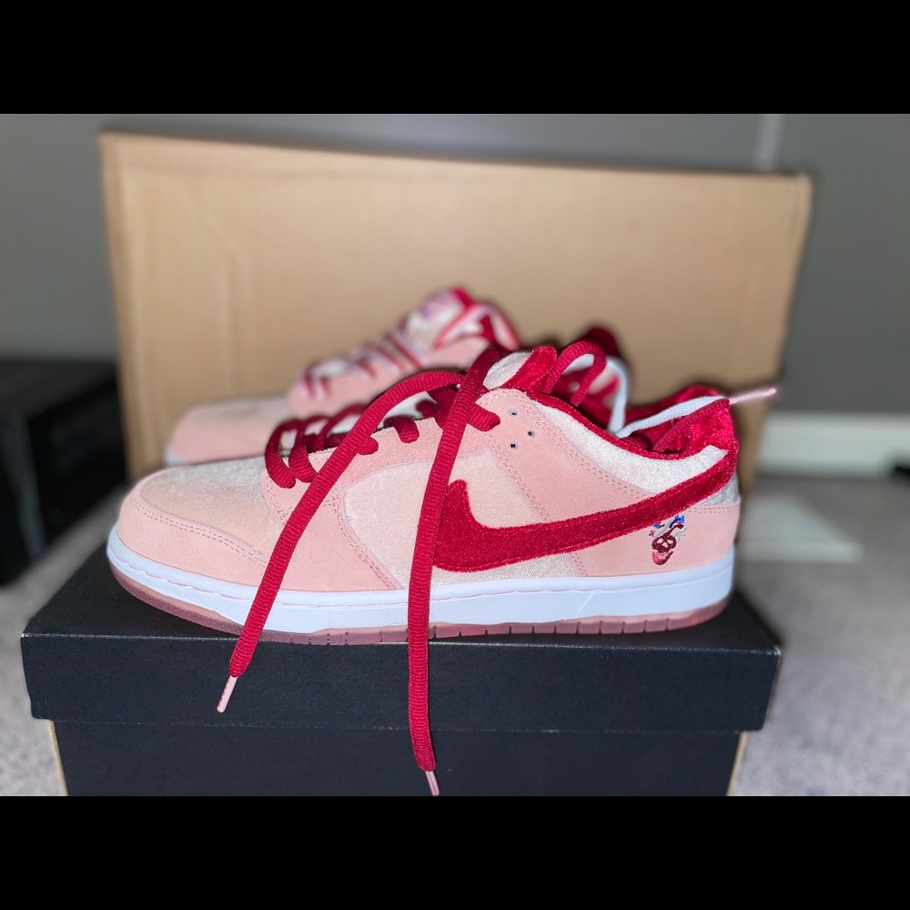 Nike strange love (accepting trades) no scammers